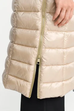 Glänzender Steppmantel