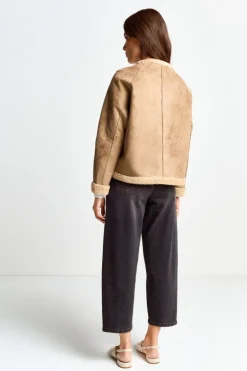 Kurze Jacke In Wildlederoptik