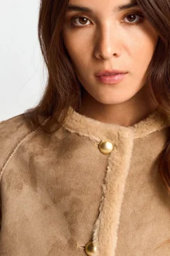 Kurze Jacke In Wildlederoptik