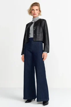 Kurze Lederjacke Mit Druckknöpfen