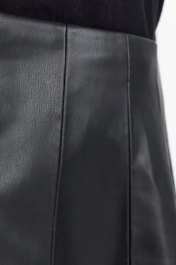 Minirock In Lederoptik