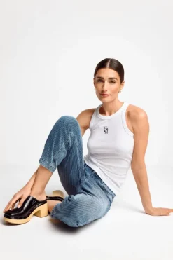 Top Mit Logostickerei