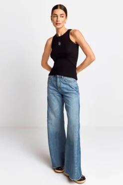 Top Mit Logostickerei