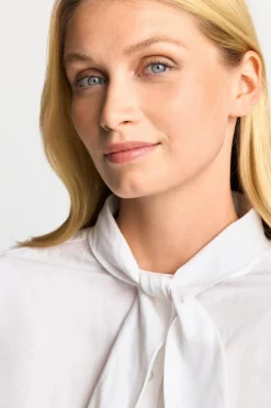 Weiße Bluse Mit Bindekragen